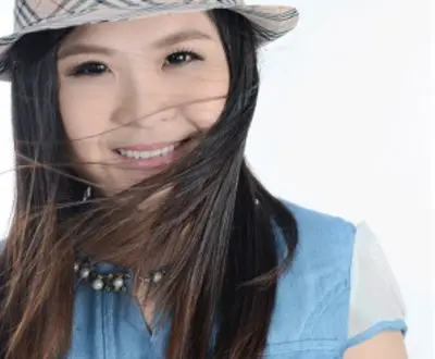 May Chia 謝雅梅