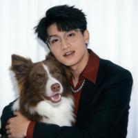 买英东演员头  像