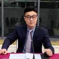 亮哥演员头像