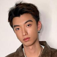 黄胤翔演员头像