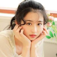 刘莹莹演员头 像